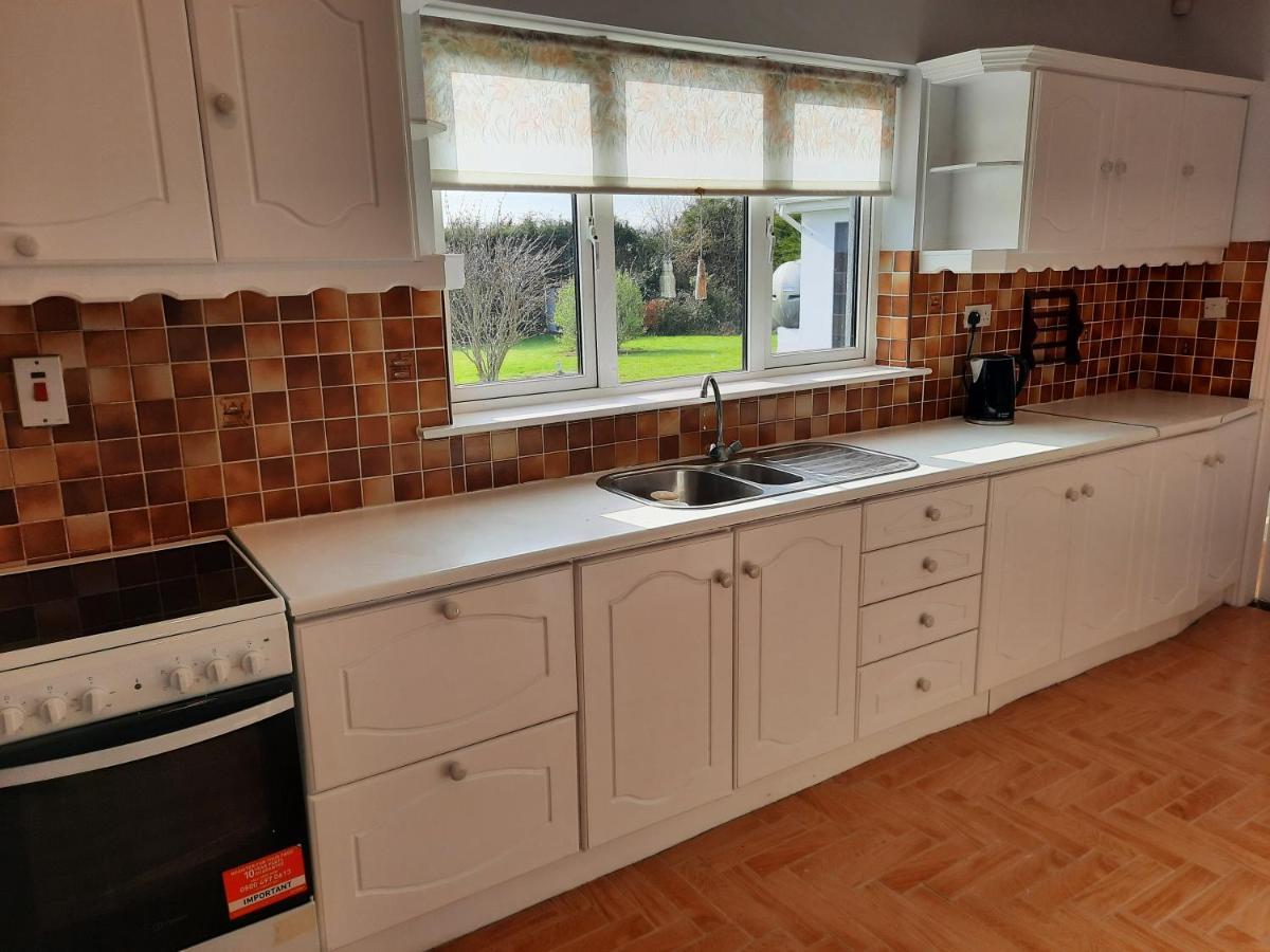 4 Bedroom, 15 Min To Limerick City Quiet Retreat. Eksteriør billede